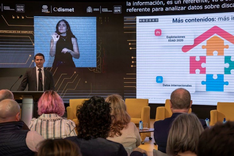 Quífez durante la presentación del Informe