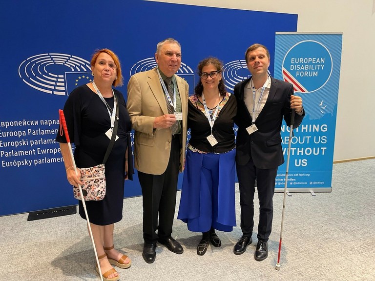 De izda a dcha, la secretaria general  de la EBU, seguda del presidente, la vicepresidenta Bárbara Martín, y el director ejecutivo de la oficina de la EBU en París
