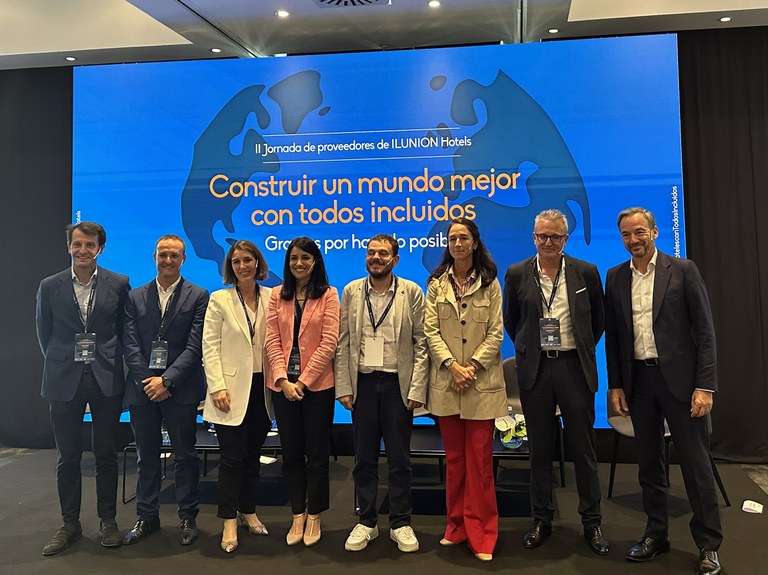 Foto de familia de los responsables de Ilunion Hotels y proveedores en las segundas jornadas de la cadena hotelera