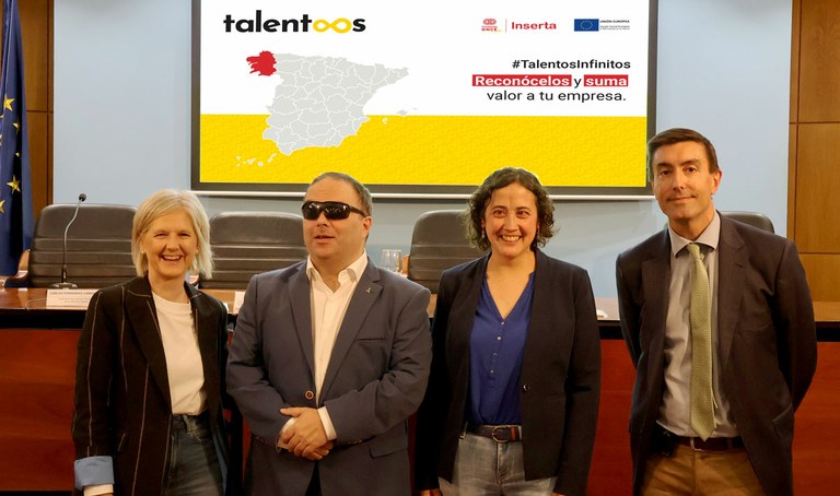 De izquierda a derecha, Covadonga Toca,Carlos Fernández Lamigueiro, José Antonio Neira y Beatriz Gallego durante la presentación del programa 
