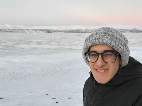 Vicente Martínez en paisaje nevado de Laponia finlandesa