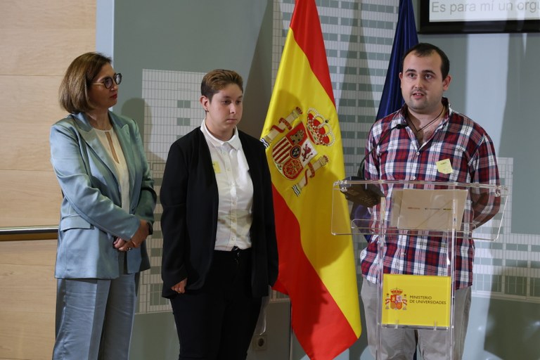 Alumnos participantes en el acto