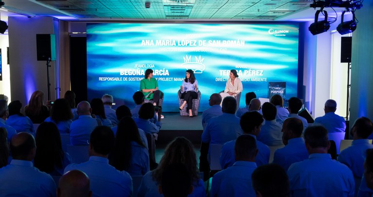 Momento de la presentación del nuevo modelo de Ilunion Lavanderías