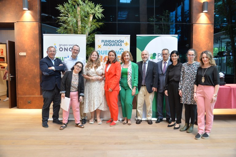 Participantes en la presentación del proyecto de lectura fácil