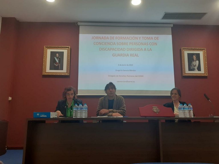 Momento de Pilar Villarino en la presentación del primer bloque de la jornada
