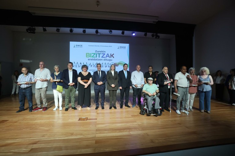 Acto homenaje a los trabajadores y afiliados del Grupo Social ONCE de Euskadi celebrado durante la Semana