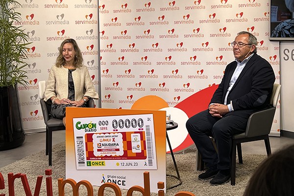 Patricia Sanz y Enrique Galván en los desayunos de Servimedia