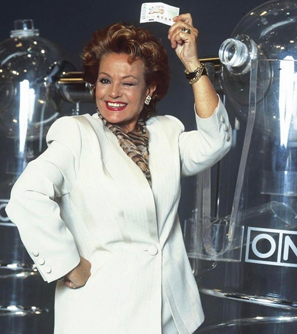 Carmen Sevilla en el espacio del Telecupón