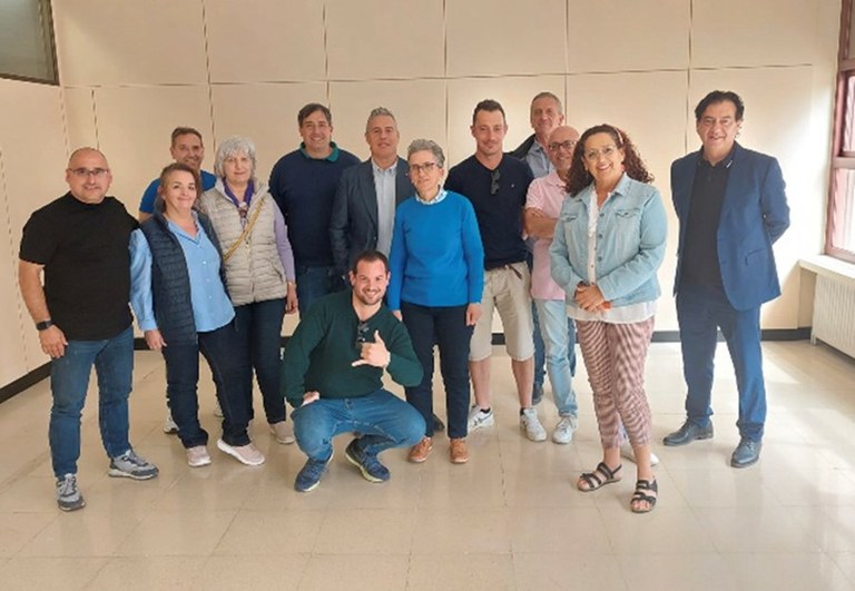 Grupo mentores y mentoras con los formadores al finalizar el curso
