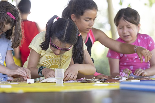 Uno de los talleres artísticos del Campamento de Madrid