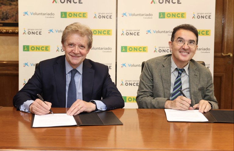 Josep Parareda y Andrés Ramos en la firma del acuerdo