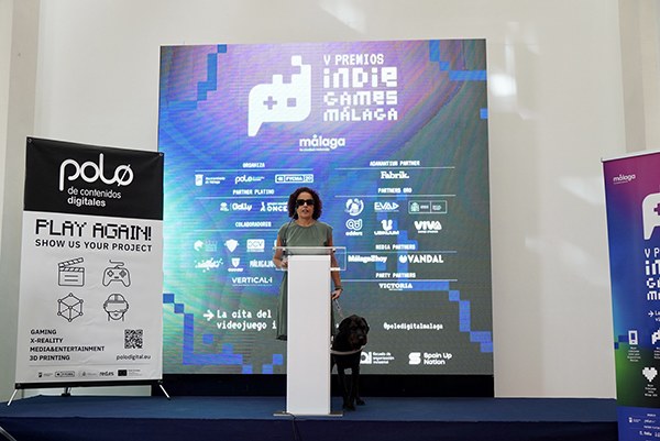 Lourdes González presenta el premio de Fundación ONCE