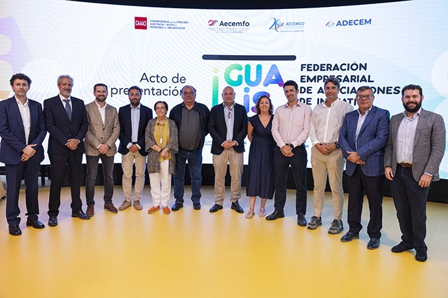 Foto de familia de los integrantes de Igualis