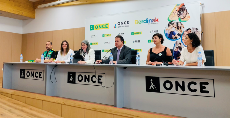 Mesa de presentación del IVC en País Vasco