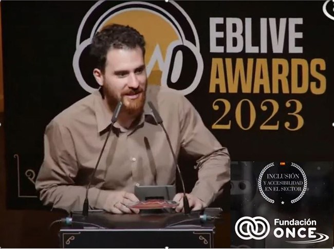Momento de la recogida del galardón