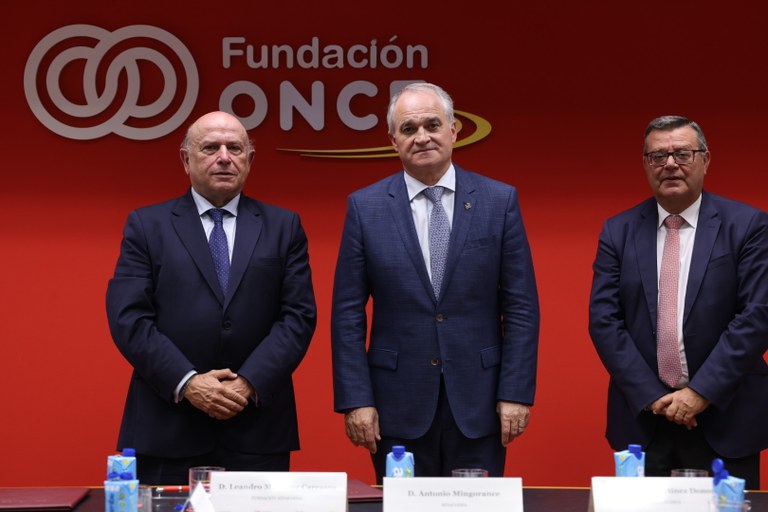 Responsables de Fundación ONCE y Bidafarma