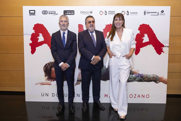 El ministro Marlaska junto a Miguel Carballeda y a Mabel Lozano
