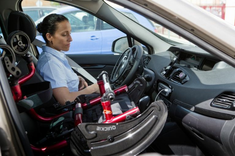 Coche adaptado para persona en silla de ruedas