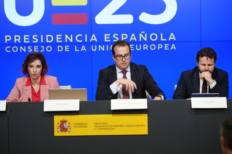 Pilar Villarino, Hernández Alfaro y Javier Güemes