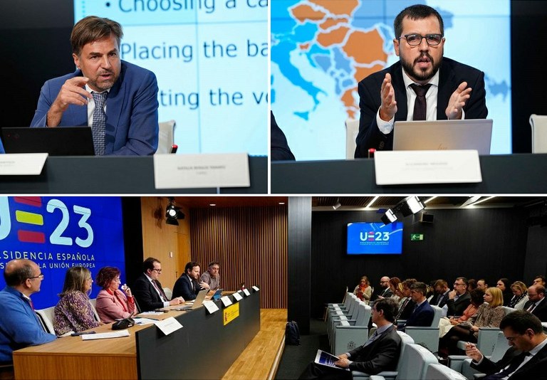 arriba, Armin Rabitsch y Alejandro Moledo. Abajo, panorámica de la sala durante el primer panel del seminario