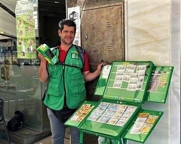 Daniel Hurtado es agente vendedor de los productos de juego responsable de la ONCE
