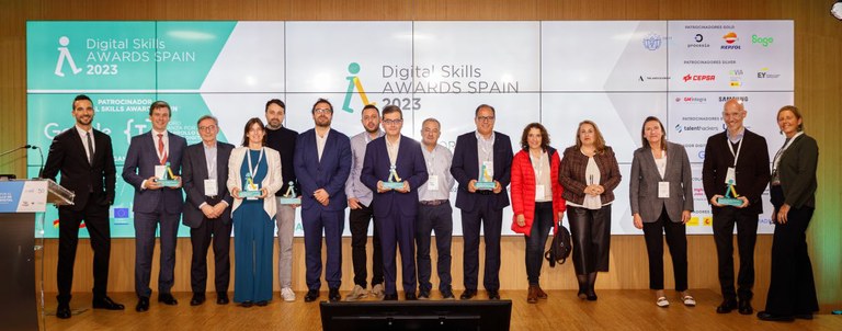 Foto de familia de todos los premiados