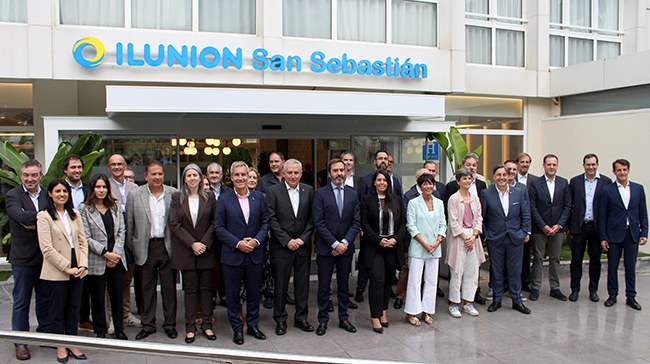 Foto de familia de los participantes en la jornada