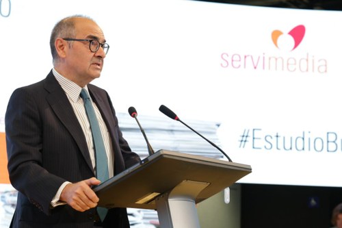 Benito Berceruelo presentando el estudio