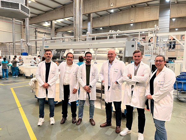 Foto de familia de los participantes en la visita