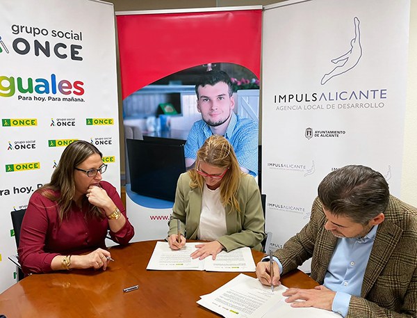 Momento de la firma del convenio