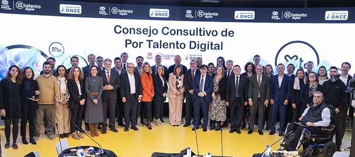 Foto de familia de los participantes en la reunión