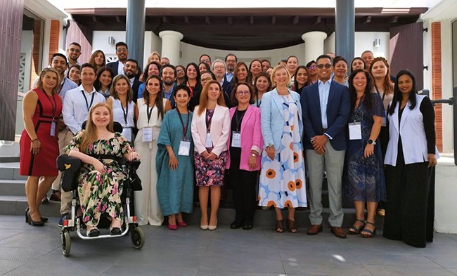 Foto de familia de los participantes en el encuentro