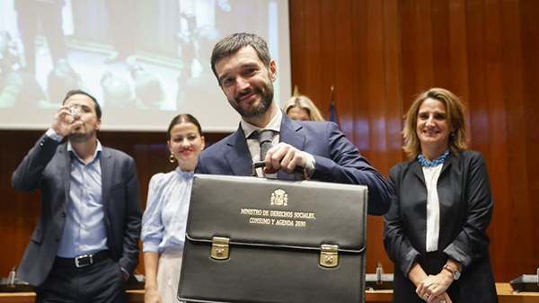 Bustunduy con su nueva cartera