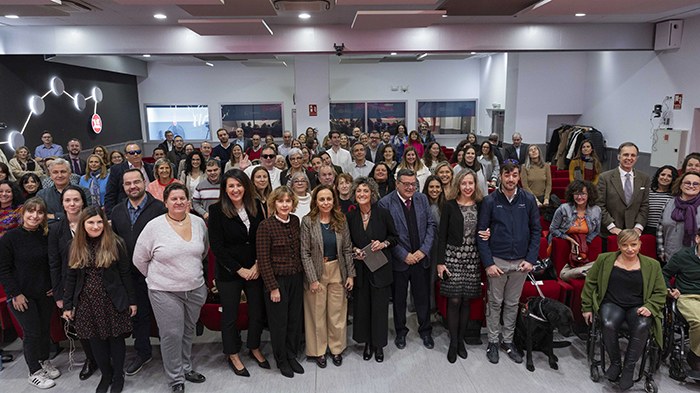 Foto de familia de los partricpantes en la jornada