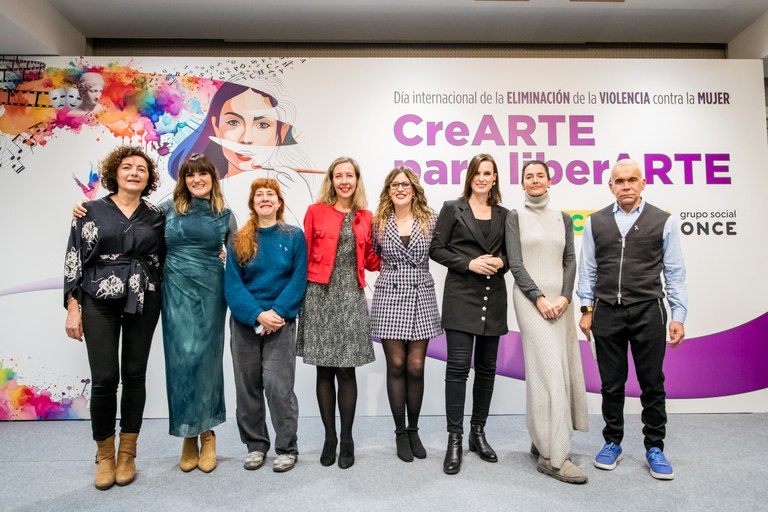 Foto de familia participantes en el acto de Dirección General