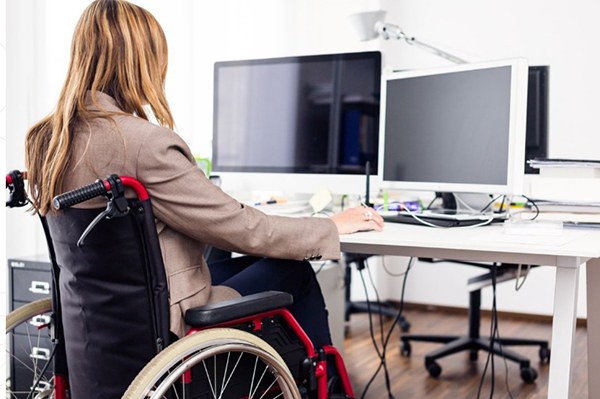 Persona con discapacidad trabajando