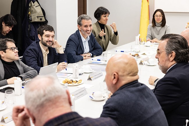 Un momento de la reunión con Bustunduy