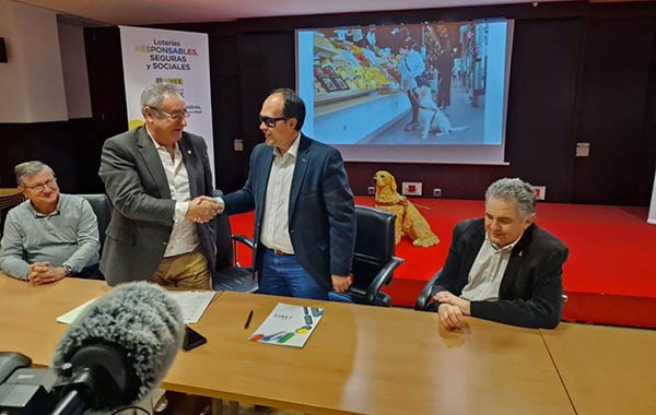 Momento de la firma del convenio