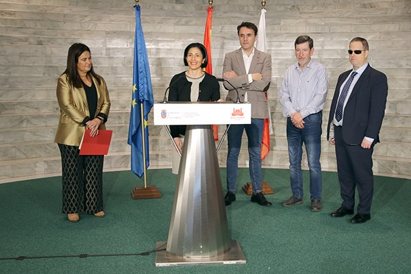Mirpuri durante su intervención tras recoger el premio