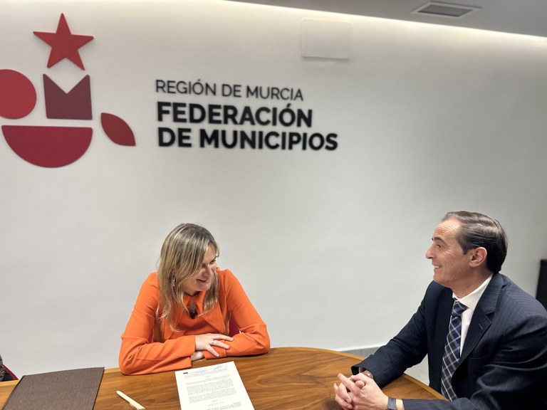 Firma del acuerdo entre Torralba y  López Abenza