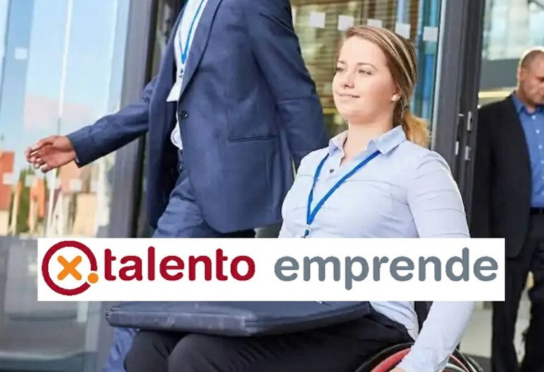 Mujer con discapacidad con el logo de Por Talento Emprende