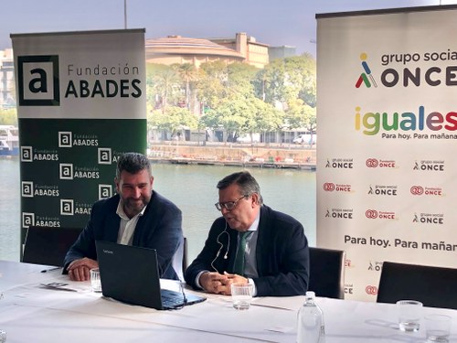 El director del Abades Triana Restaurante, Francisco Azuaga , y Jose Luis Martínez Donoso 