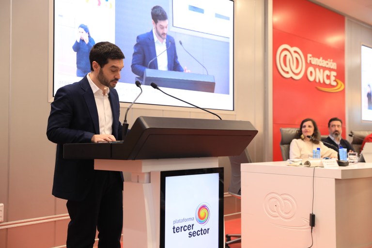 Bustinduy durante su intervención en la Asamblea de la PTS