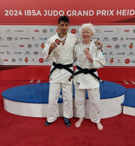 Arce y Gavilán muestran sus medallas