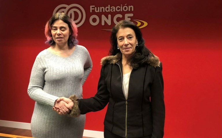 Virginia Carcedo y Mónica López, tras la firma del convenio | Foto de Fundación ONCE
