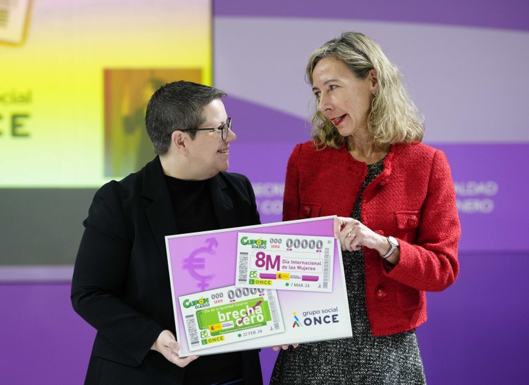 Isabel García y Patricia Sanz presentan los cupones dedicados a la brecha salarial y al Día de la Mujer