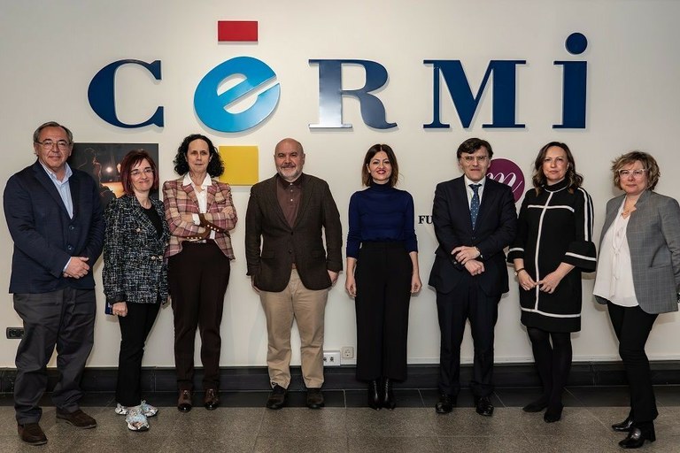 La ministra Sira Rego junto a la directiva del CERMI