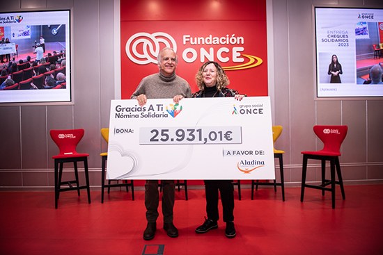 Entrega del cheque a Fundación Aladina