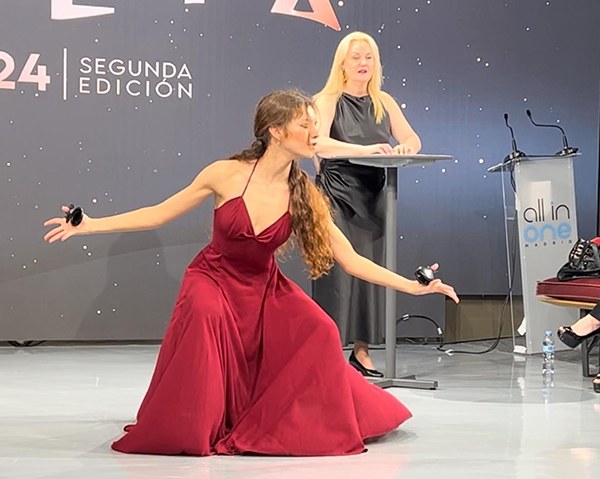 Actuación de Lola Robles y Celia Ñacle
