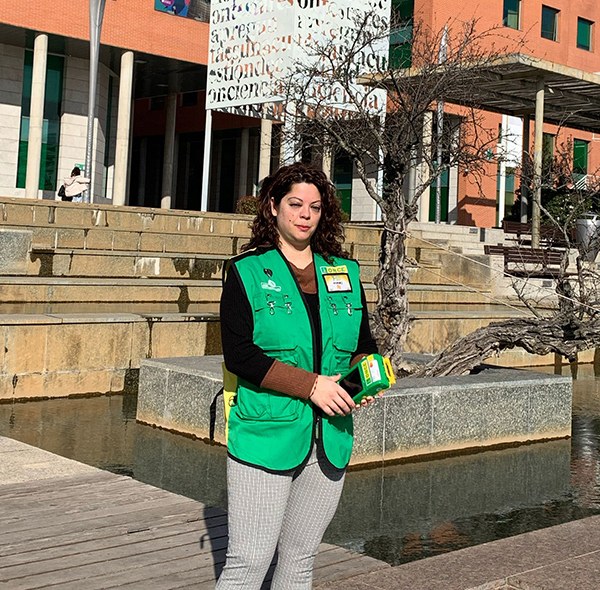Carolina delante del Ayuntamiento de Alcobendas